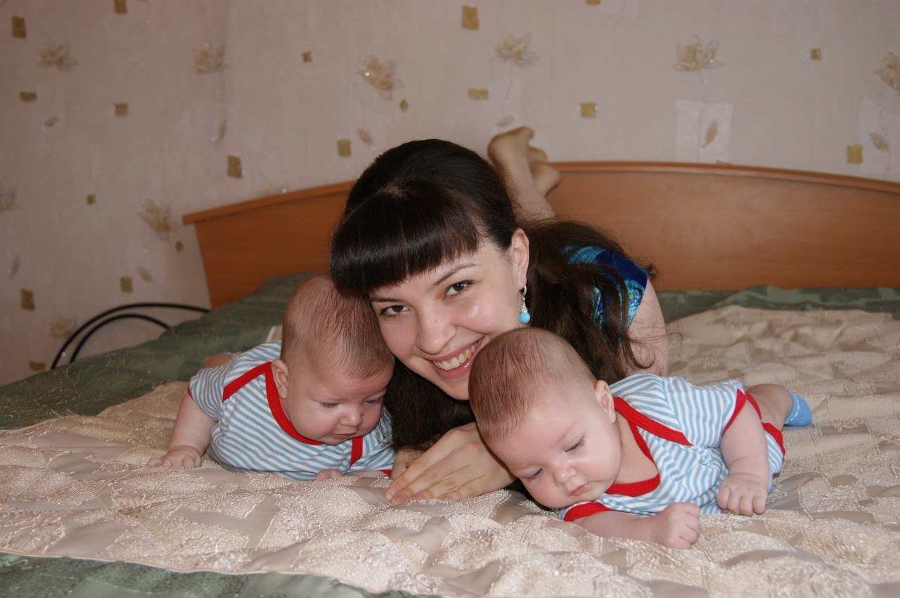 Красавица с красавцами